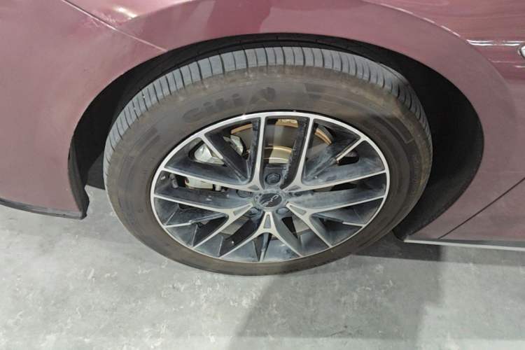 Used BYD Seal 2023 DM-i 1.5T 121km Prestige Model Left Front Wheel Hub
