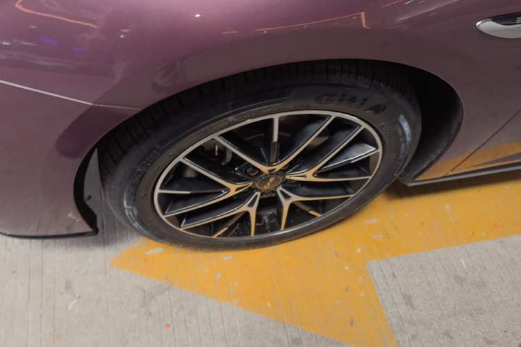 Used BYD Seal 2023 DM-i 1.5T 121km Flagship Model Left Front Wheel Hub