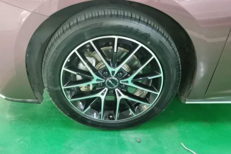 Used BYD Seal 2023 DM-i 1.5T 121km Flagship Model Left Front Wheel Hub