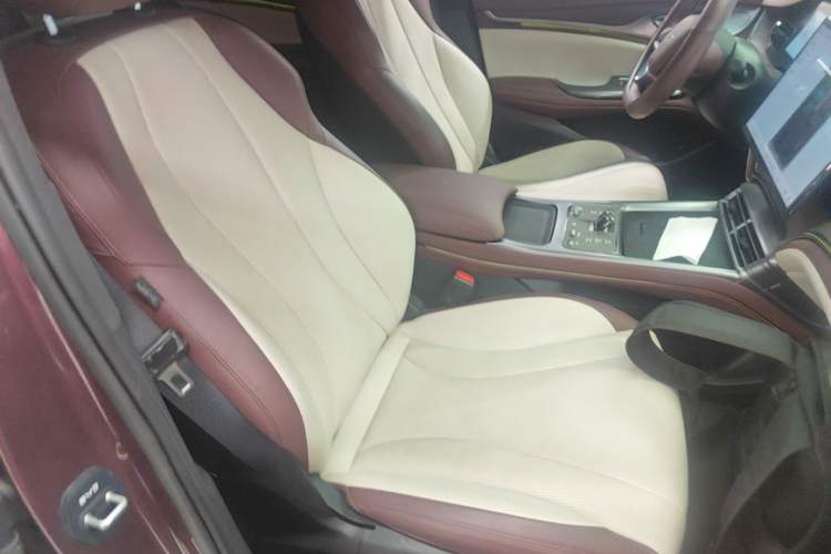 Used BYD Seal 2023 DM-i 1.5L 121km Prestige Model Right Front Seat