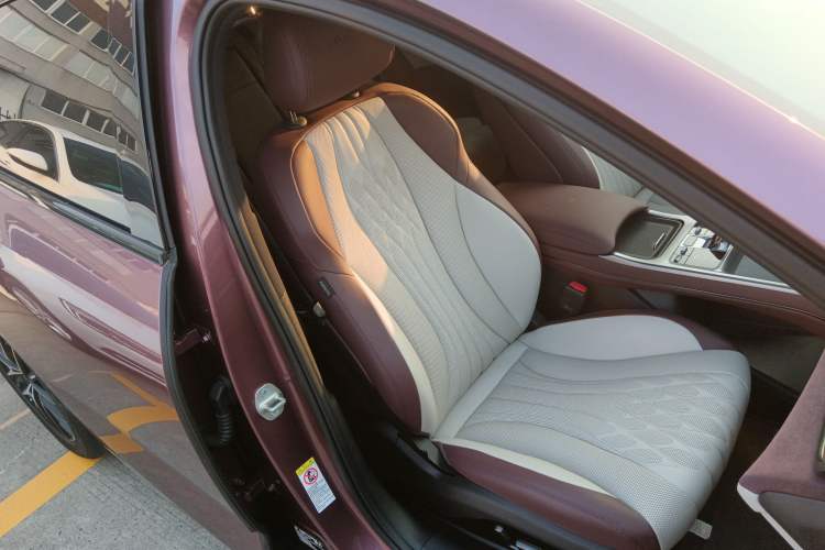Used BYD Seal 2023 DM-i 1.5T 121km Flagship Model Right Front Seat