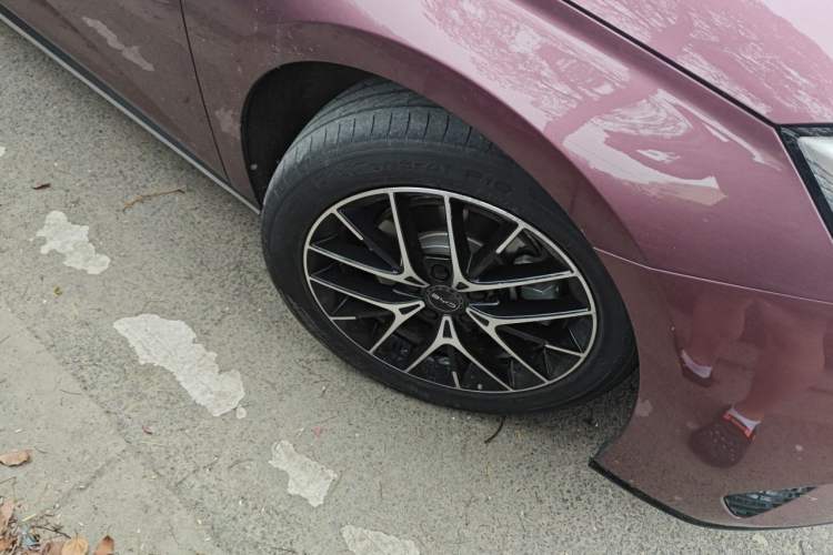 Used BYD Seal 2023 DM-i 1.5L 121km Prestige Model Right Front Wheel Hub