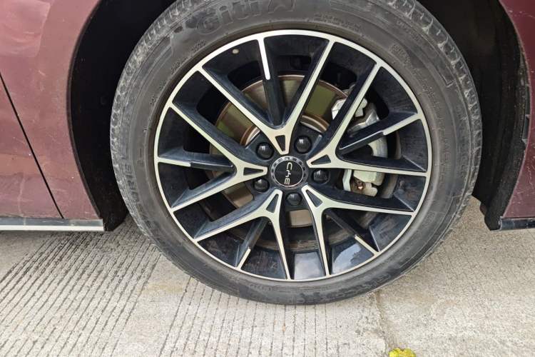 Used BYD Seal 2023 DM-i 1.5T 121km Prestige Model Right Front Wheel Hub