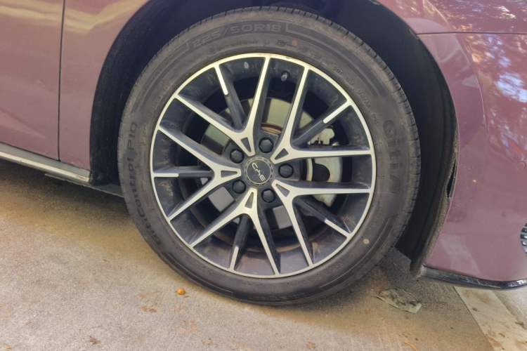 Used BYD Seal 2023 DM-i 1.5T 121km Flagship Model Right Front Wheel Hub