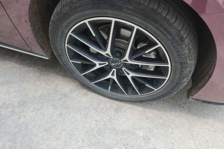 Used BYD Seal 2023 DM-i 1.5L 121km Prestige Model Right Front Wheel Hub