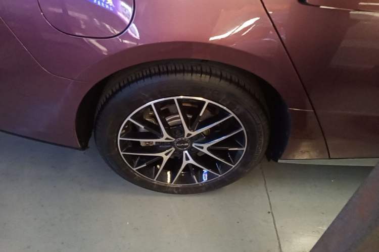 Used BYD Seal 2023 DM-i 1.5T 121km Flagship Model Right Rear Wheel Hub