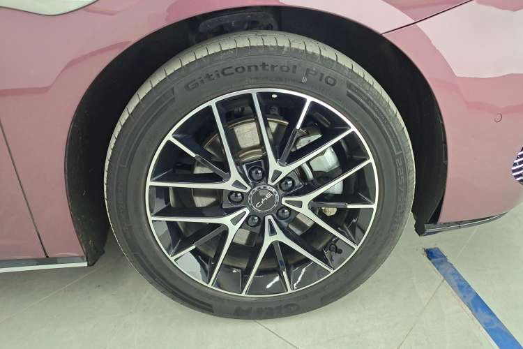 Used BYD Seal 2023 DM-i 1.5T 121km Flagship Model Right Rear Wheel Hub