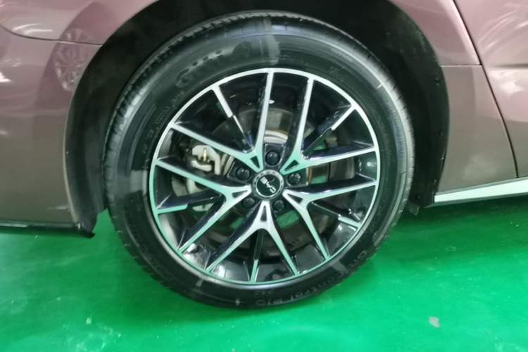 Used BYD Seal 2023 DM-i 1.5T 121km Flagship Model Right Rear Wheel Hub