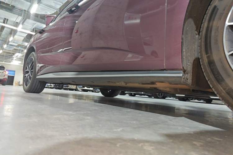 Used BYD Seal 2023 DM-i 1.5T 121km Prestige Model Right Side Sill