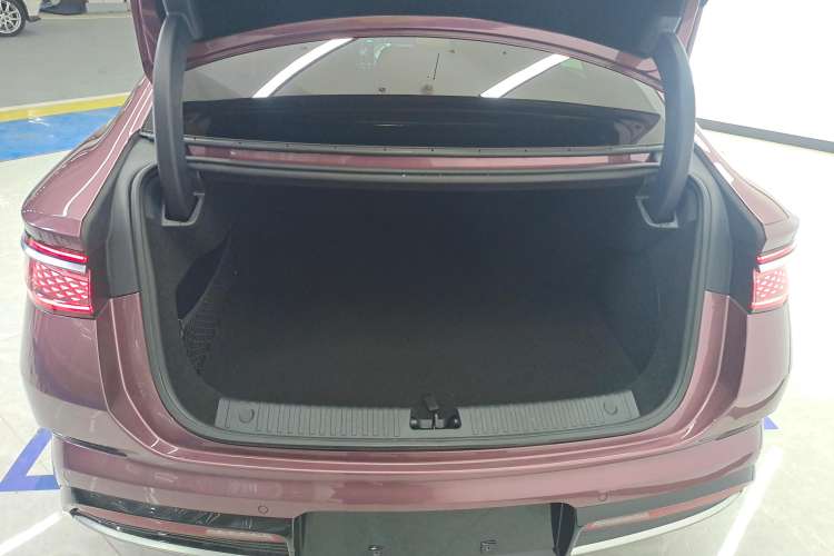 Used BYD Seal 2023 DM-i 1.5T 121km Flagship Model Trunk