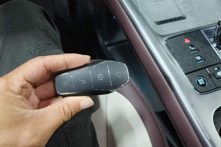 Used BYD Seal 2023 DM-i 1.5T 121km Prestige Model Vehicle Key