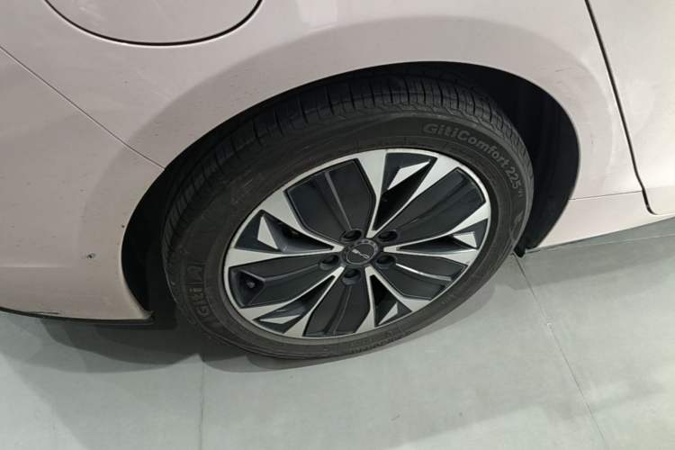 Used BYD Seal 2023 Champion Edition 550km Elite Model Right Rear Wheel Hub