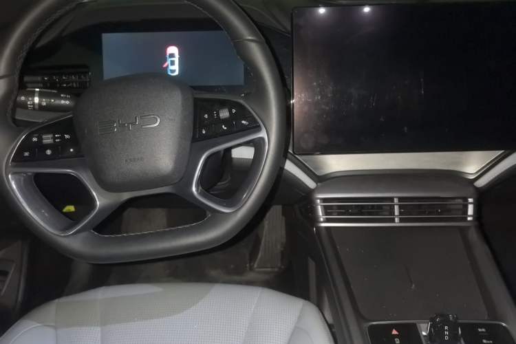 Used BYD Seal 2023 DM-i 1.5L 121km Luxury Model Center Console