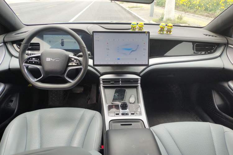 Used BYD Seal 2023 DM-i 1.5L 121km Luxury Model Center Console