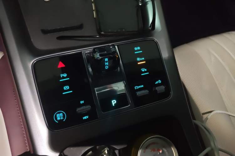 Used BYD Seal 2023 DM-i 1.5T 121km Flagship Model Gear Lever