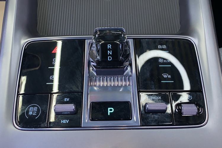 Used BYD Seal 2023 DM-i 1.5L 121km Luxury Model Gear Lever