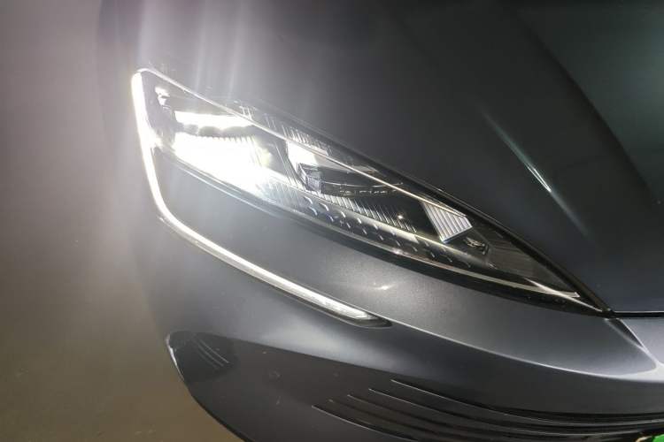 Used BYD Seal 2023 DM-i 1.5T 121km Flagship Model Right Front Headlight