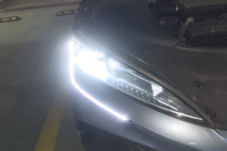Used BYD Seal 2023 DM-i 1.5L 121km Luxury Model Right Front Headlight