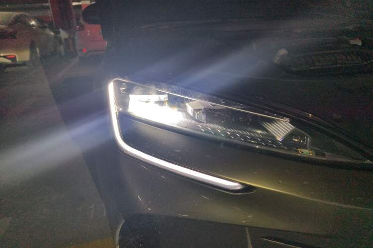 Used BYD Seal 2023 DM-i 1.5L 121km Prestige Model Right Front Headlight