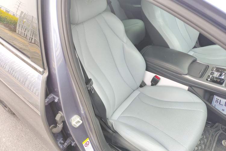 Used BYD Seal 2023 DM-i 1.5L 121km Luxury Model Right Front Seat