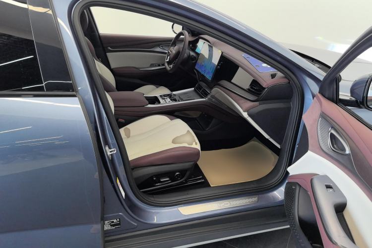 Used BYD Seal 2023 DM-i 1.5T 121km Prestige Model Right Front Seat