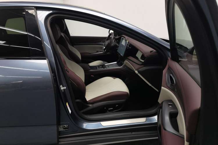 Used BYD Seal 2023 DM-i 1.5T 121km Flagship Model Right Front Seat