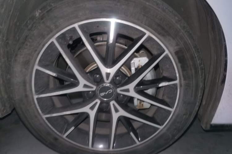 Used BYD Seal 2023 DM-i 1.5L 121km Prestige Model Right Front Wheel Hub
