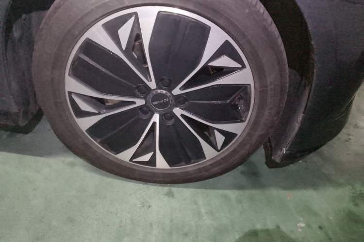 Used BYD Seal 2023 Champion Edition 550km Prestige Model Right Front Wheel Hub