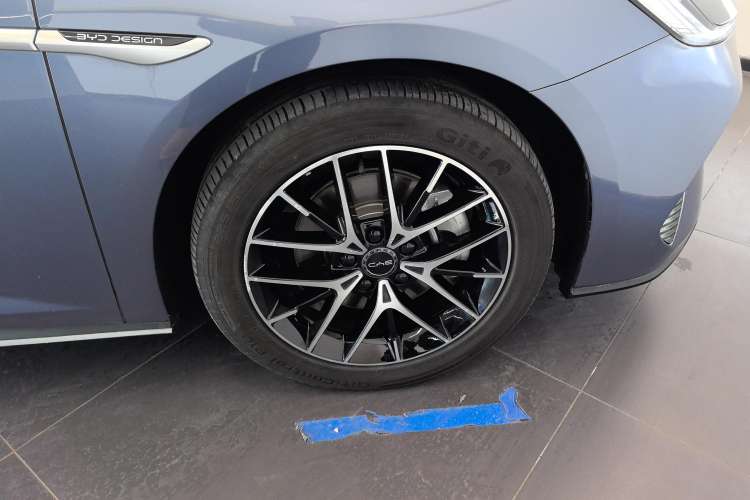 Used BYD Seal 2023 DM-i 1.5T 121km Prestige Model Right Front Wheel Hub