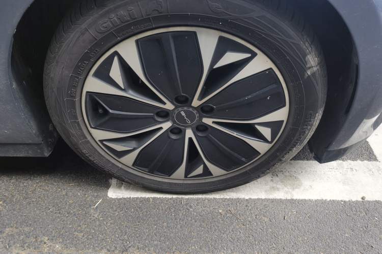 Used BYD Seal 2023 Champion Edition 550km Elite Model Right Front Wheel Hub