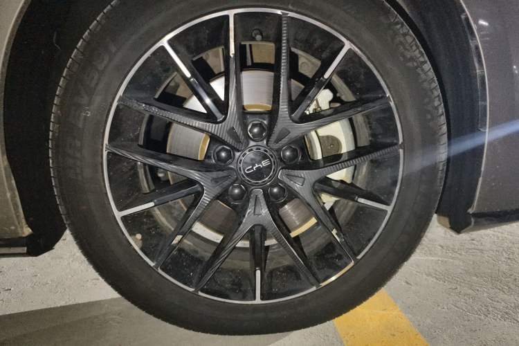 Used BYD Seal 2023 DM-i 1.5L 121km Prestige Model Right Front Wheel Hub