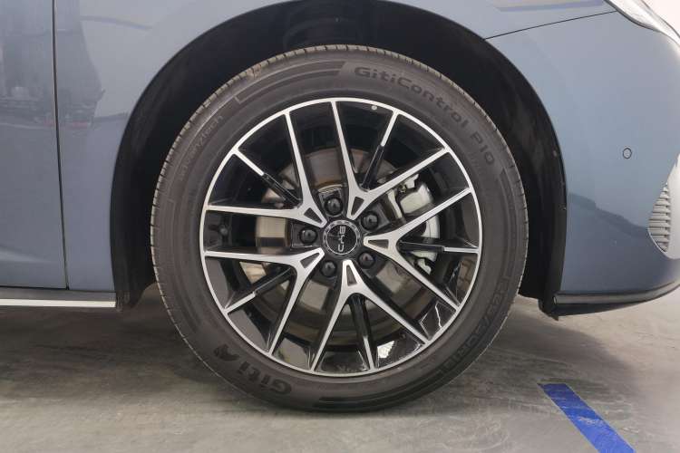 Used BYD Seal 2023 DM-i 1.5T 121km Flagship Model Right Front Wheel Hub