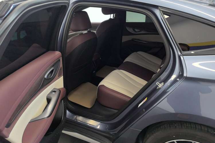Used BYD Seal 2023 DM-i 1.5T 121km Prestige Model Right Rear Seat