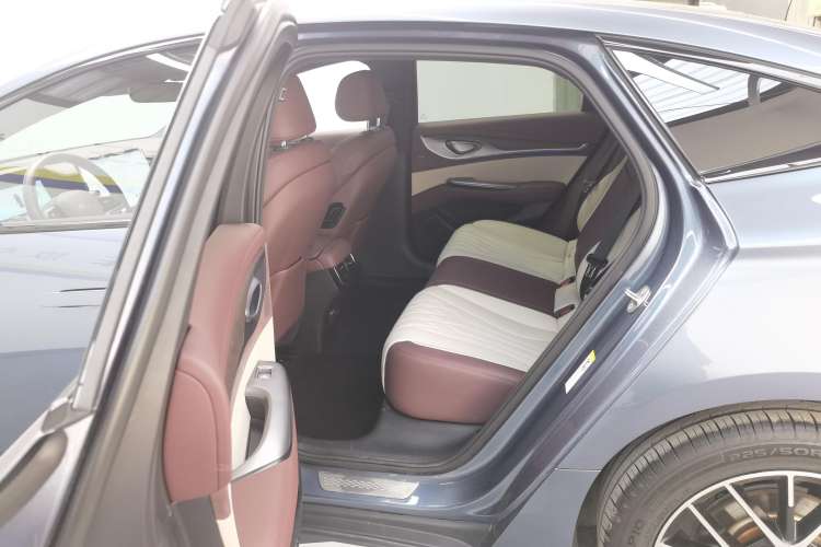 Used BYD Seal 2023 DM-i 1.5T 121km Flagship Model Right Rear Seat