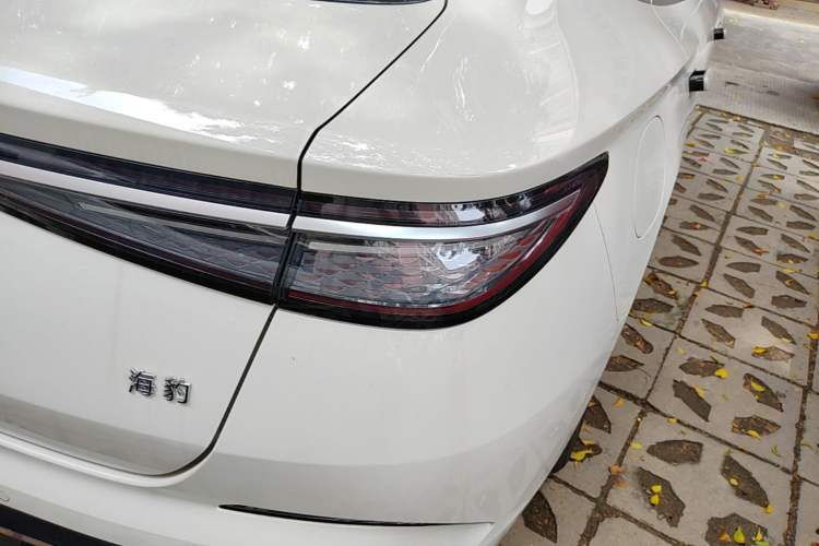 Used BYD Seal 2023 DM-i 1.5T 121km Flagship Model Right Rear Taillight