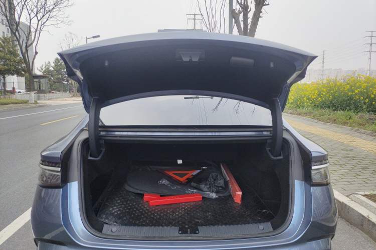 Used BYD Seal 2023 DM-i 1.5L 121km Luxury Model Trunk