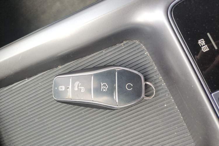 Used BYD Seal 2023 DM-i 1.5L 121km Luxury Model Vehicle Key