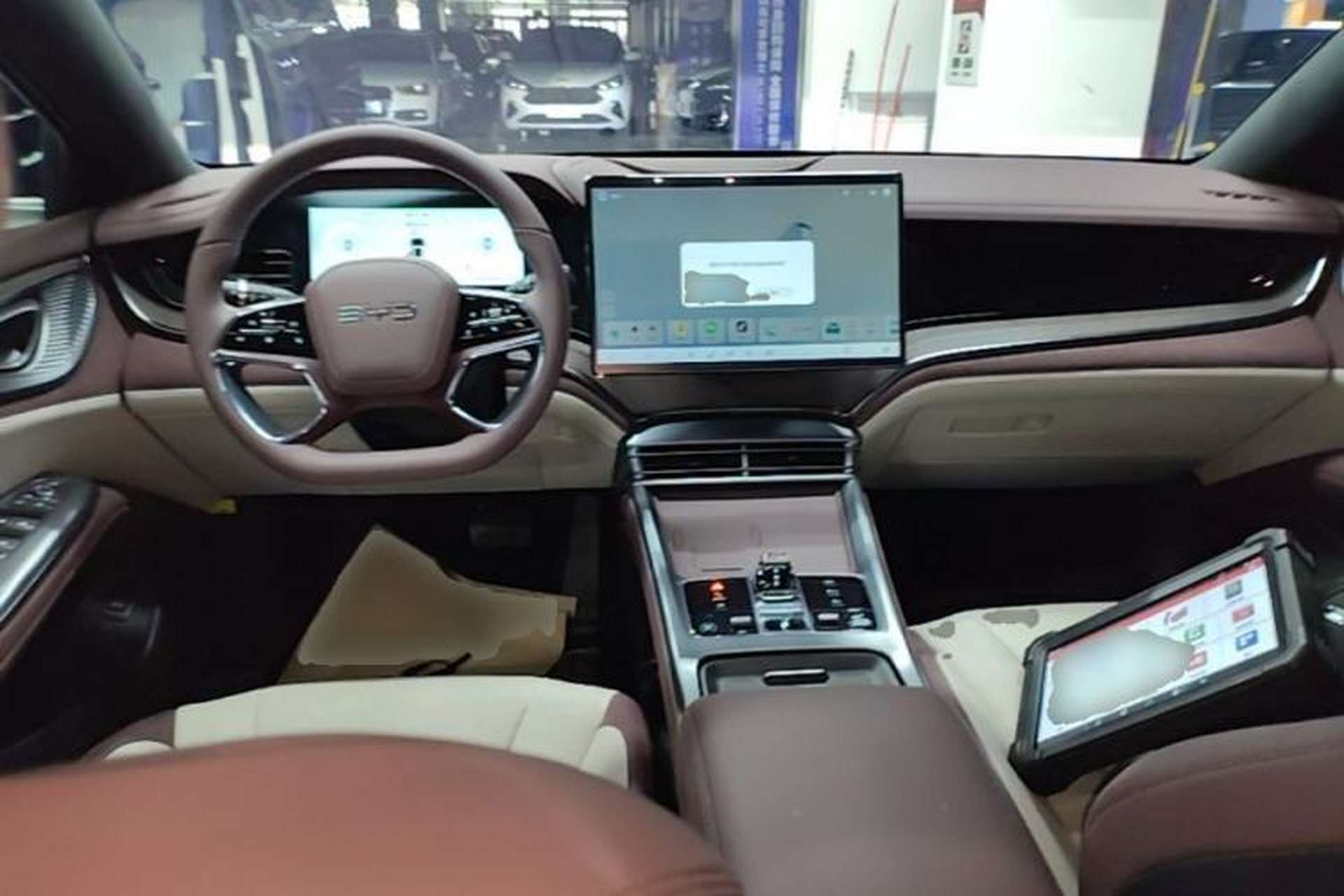 Used BYD Seal 2023 DM-i 1.5L 121km Prestige Model Center Console