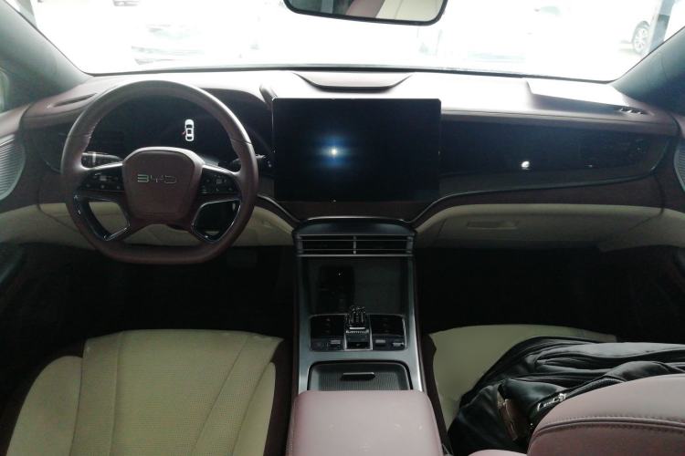 Used BYD Seal 2023 DM-i 1.5L 121km Prestige Model Center Console