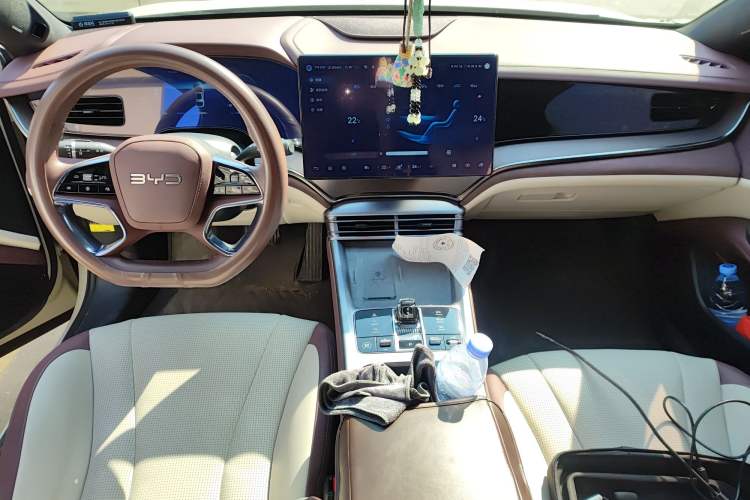 Used BYD Seal 2023 DM-i 1.5T 121km Prestige Model Center Console