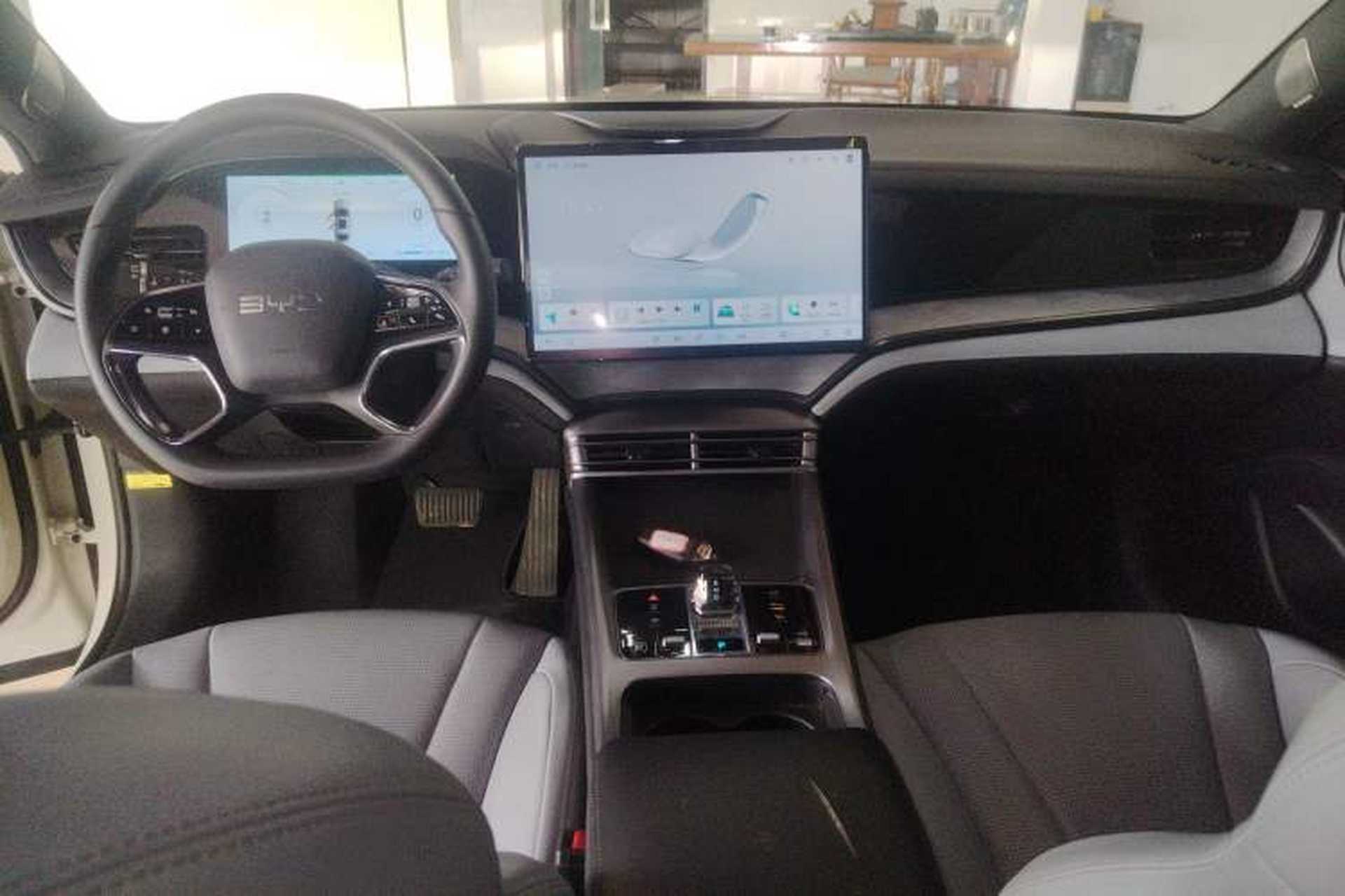 Used BYD Seal 2023 DM-i 1.5L 121km Luxury Model Center Console