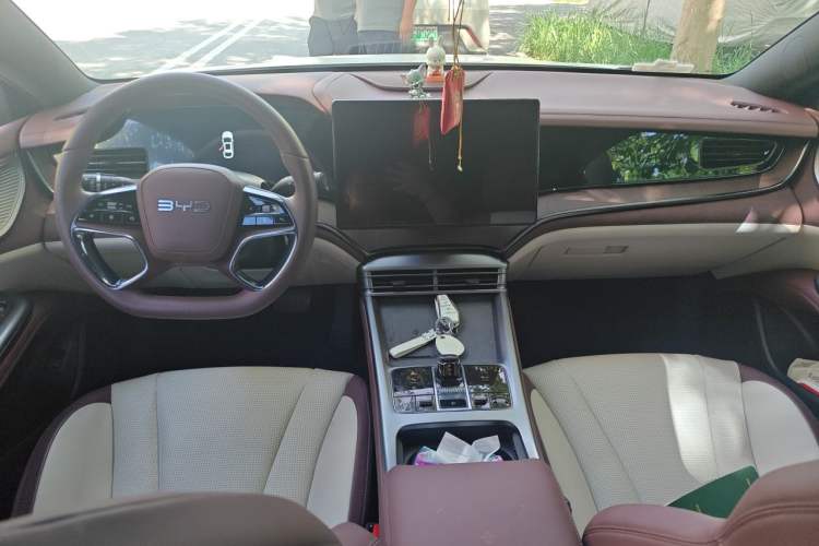 Used BYD Seal 2023 DM-i 1.5L 121km Prestige Model Center Console