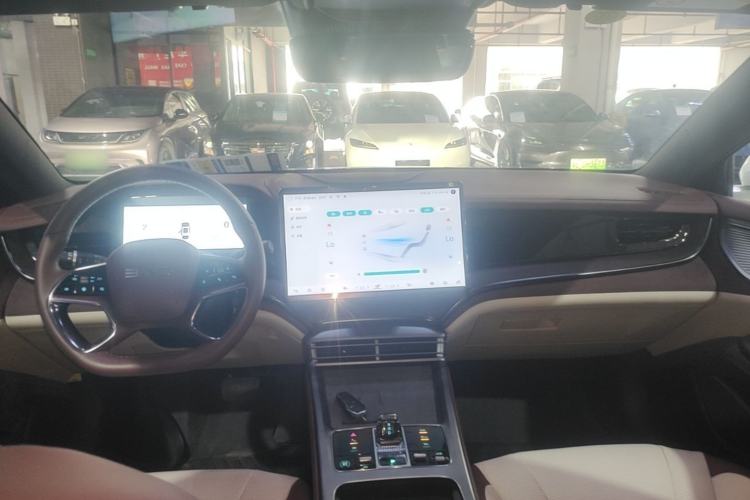 Used BYD Seal 2023 DM-i 1.5L 121km Prestige Model Center Console