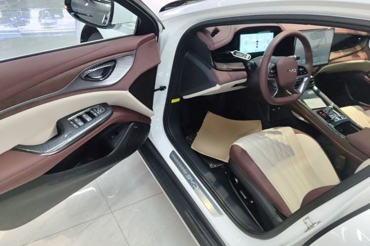 Used BYD Seal 2023 DM-i 1.5T 121km Flagship Model Driver Seat