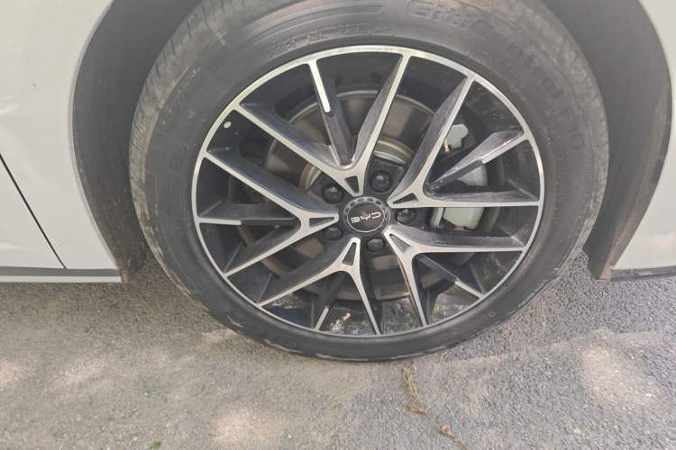 Used BYD Seal 2023 DM-i 1.5L 121km Prestige Model Exterior 1