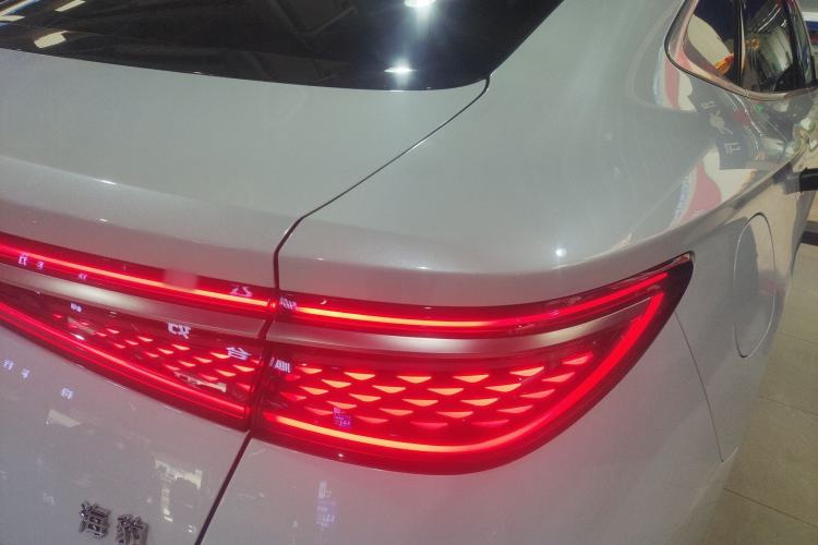 Used BYD Seal 2023 DM-i 1.5L 121km Prestige Model Exterior 3