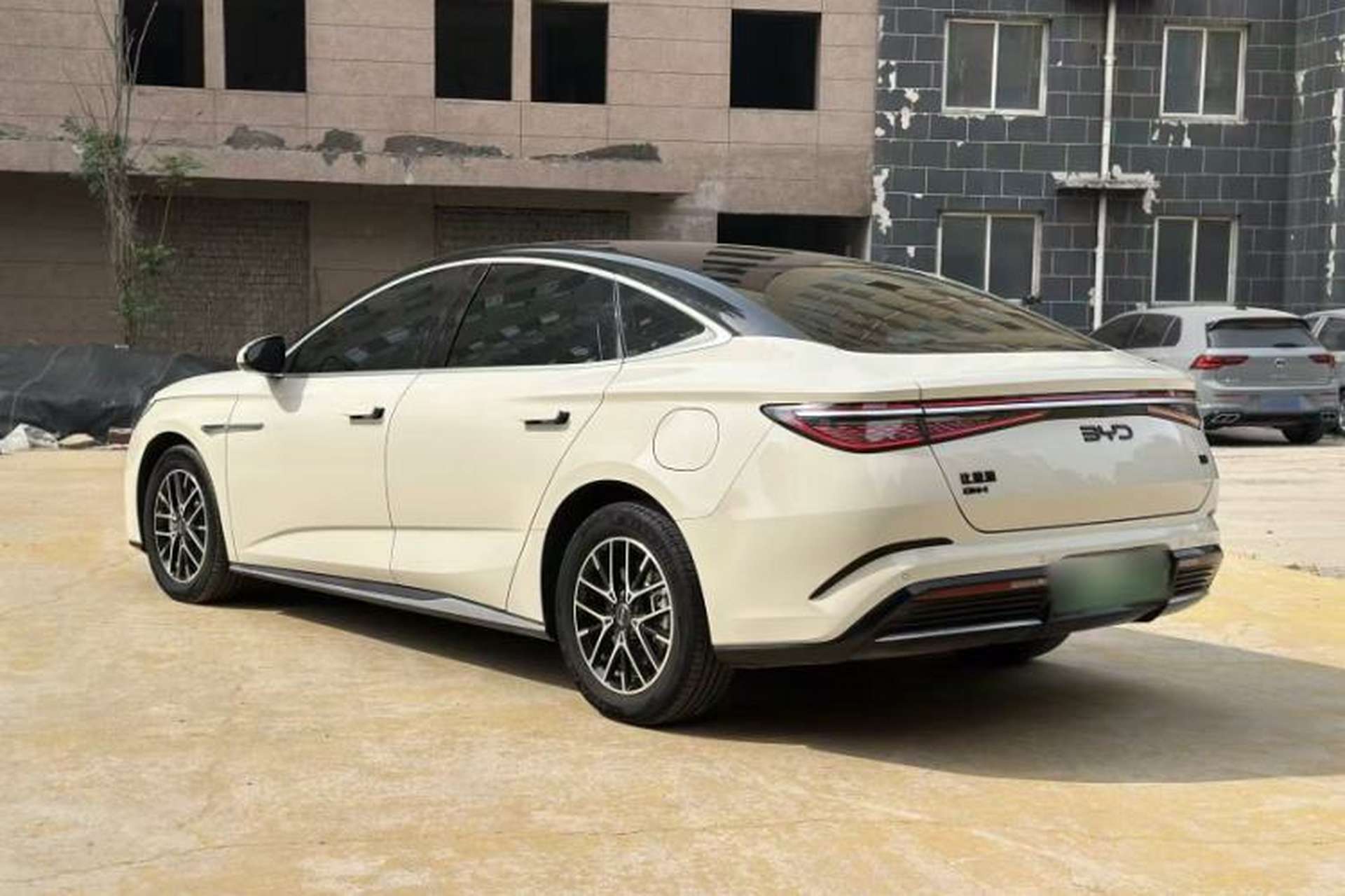 Used BYD Seal 2023 DM-i 1.5L 121km Elite Model Exterior 4