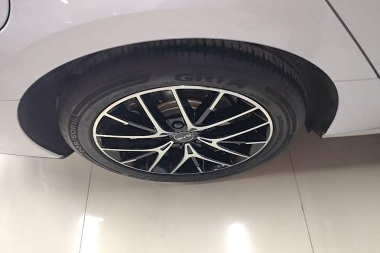 Used BYD Seal 2023 DM-i 1.5L 121km Prestige Model Exterior 5