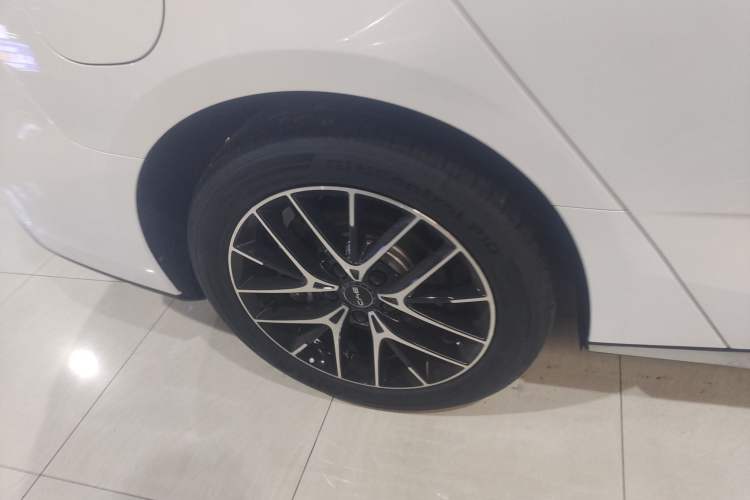 Used BYD Seal 2023 DM-i 1.5L 121km Prestige Model Exterior 5