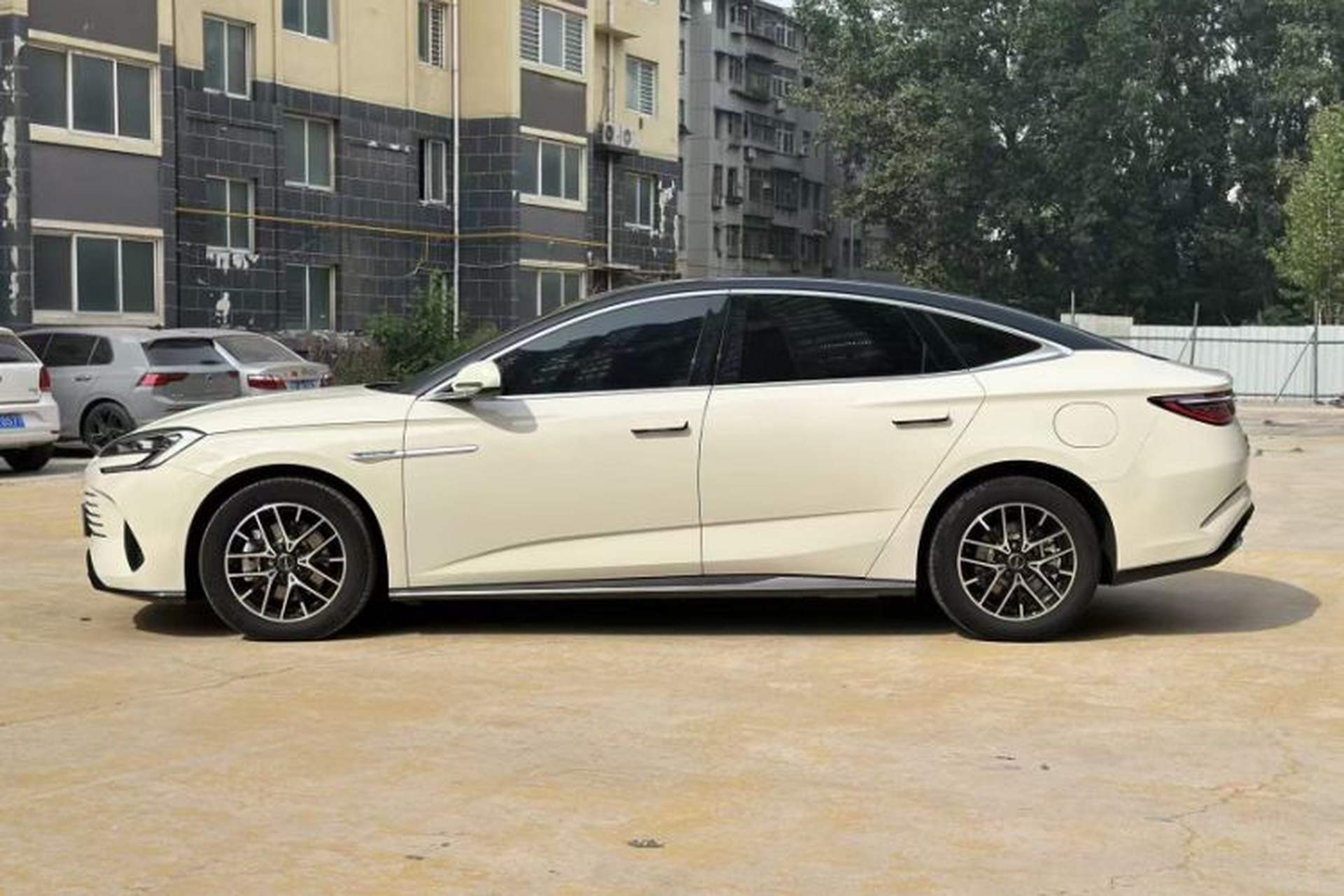 Used BYD Seal 2023 DM-i 1.5L 121km Elite Model Exterior 9